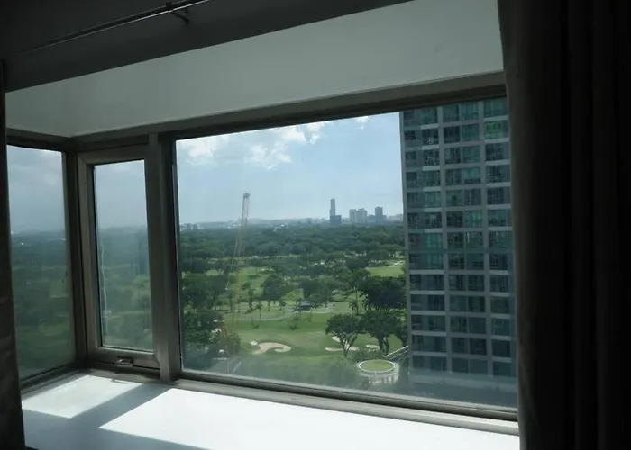 3br Unit At Bgc Forbeswood Parklane *